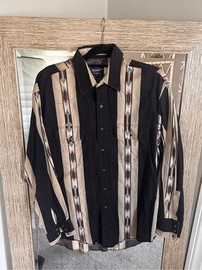 Vintage Wrangler Men’s Pearl Snap Button Down